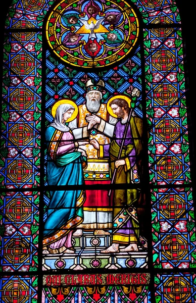 彩绘玻璃玛丽约瑟夫 · 婚姻拉比修道院蒙特塞拉特 — 图库照片