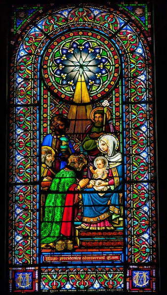 Farget glass Magi Tre konger Jesusbarnet Maria kloster Montserrat – stockfoto