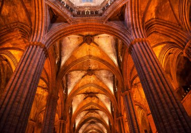 Gotik Katolik katedral bazilika taş sütunlar barcelona katalo