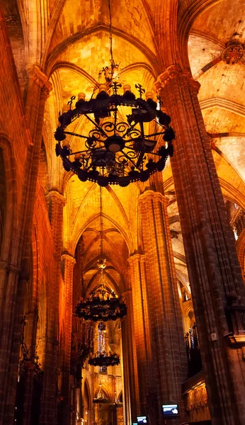 Gotyckim katolickim barcelona Bazylika kamienne kolumny chand — Zdjęcie stockowe