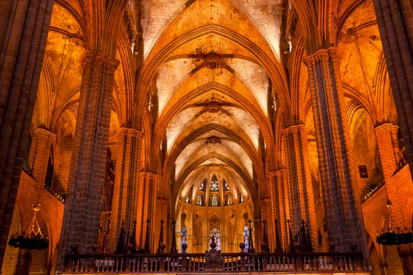 Católico gótico Catedral de Barcelona Basílica Colunas de pedra Catal — Fotografia de Stock