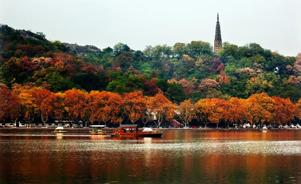 Antik baochu pagoda west lake yansıma hangzhou zhejiang chi