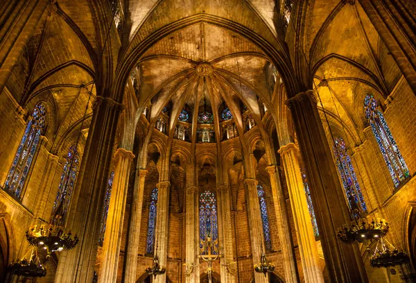 Columnas de piedra de altar vidrieras Barcel gótico católico —  Fotos de Stock