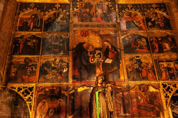 Banco del coro dipinto Maria gotica cattolica Cattedrale di Barcellona Bas — Foto Stock
