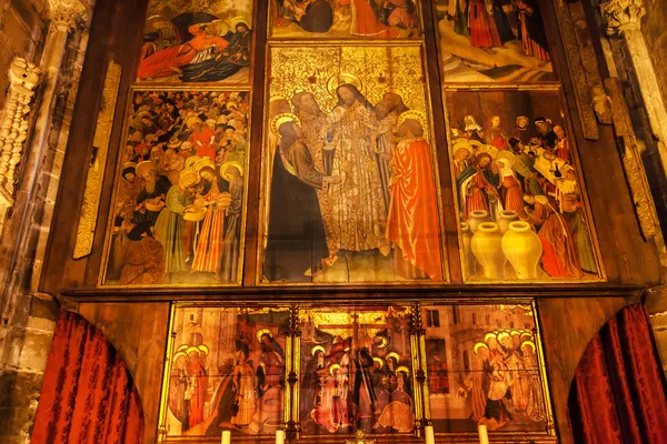 Choeur peint stalle Christ Cana Disciples gothique catholique Barcel — Photo