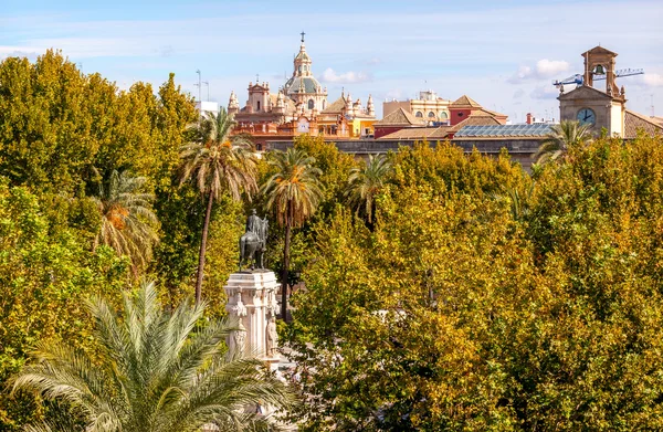 Plaza nueva Statua Ferdynanda Kościół Salwadoru Sewilla Hiszpania — Zdjęcie stockowe