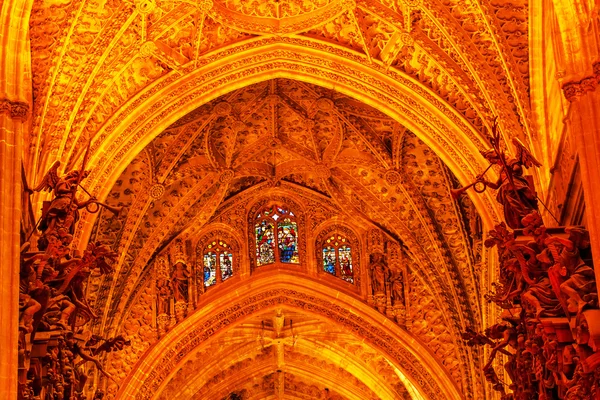 Arc Vitrail Statues Cathédrale Sainte-Marie-de-la-See Va — Photo