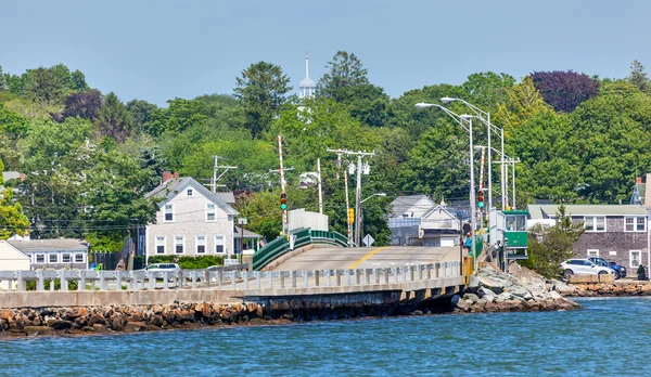 Padnaram byn bro kyrkliga steeple och harbor dartmouth massa — Stockfoto