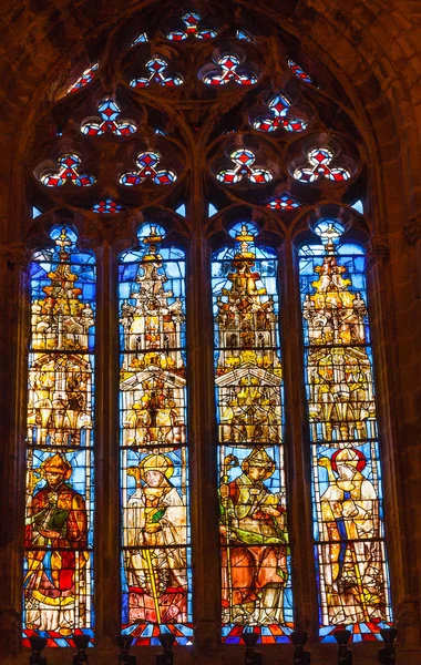 Bisschoppen gebrandschilderd glas kathedraal van saint mary van de stoel Sevilla — Stockfoto