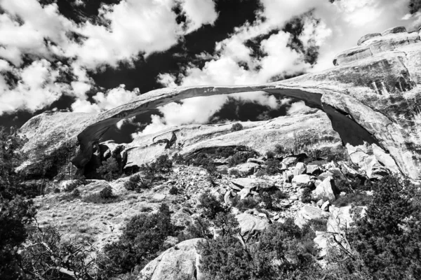 Ландшафт Arch Black White Rock Canyon Devils Garden Arches Nati — стоковое фото