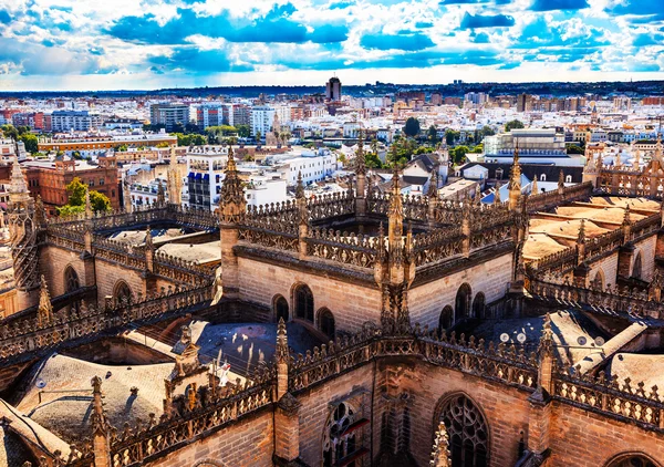 Вид на город с башни Хиральда Тауэр Севилл в Испании — стоковое фото