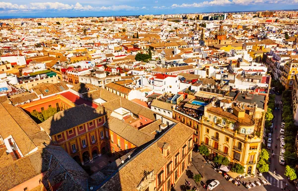 Vista sulla città e le chiese Plaza da Giralda Tower Shadow Siviglia C — Foto Stock