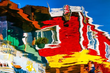 yansıma soyut yüzen ev köy mavi kırmızı iç liman