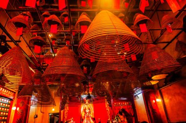tütsü konileri asılı Çince Tanrılar man mo temple hong kong