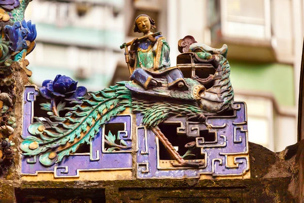 Porcelain Roof Chinese Figurines, Flutist, Man Mo Temple Hong — Stock Photo, Image