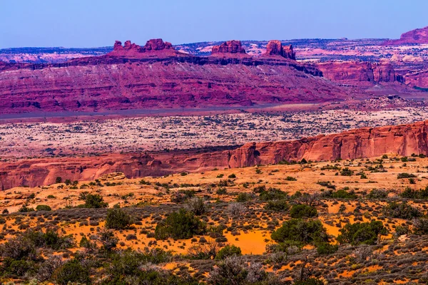 Terra di erba gialla Red Canyon Moab Fault Arches National Park Mo — Foto Stock