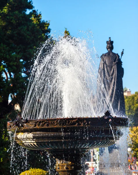 Fountain Queen Statiue Provincial Capital Legislative Buildiing — Stock Photo, Image