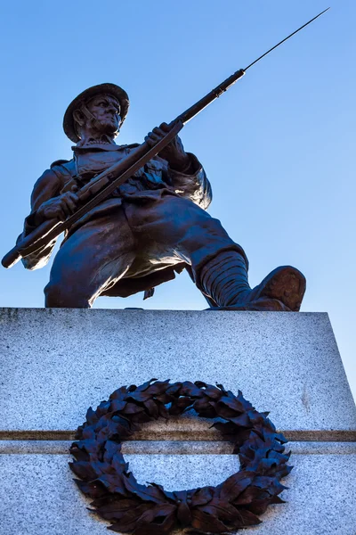 Kanadensisk soldat staty provinsiella huvudstad lagstiftande buildiin — Stockfoto