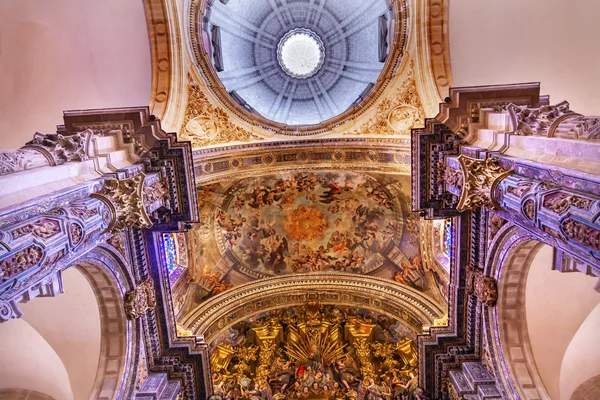 绘画坛片萨尔瓦多教会塞维利亚的大教堂圆顶 — 图库照片