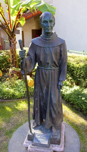 Ojciec junipero serra statua misji san buenaventura ventura ca — Zdjęcie stockowe