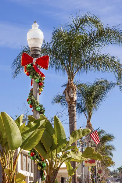 Christmas Wreath Street Light Lantern Decorations Ventura Califo — Stock Photo, Image