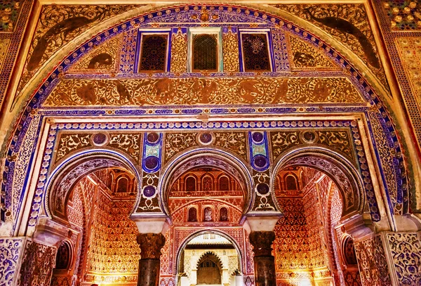 Hoefijzer bogen ambassadeur kamer alcazar paleis Sevilla sp — Stockfoto