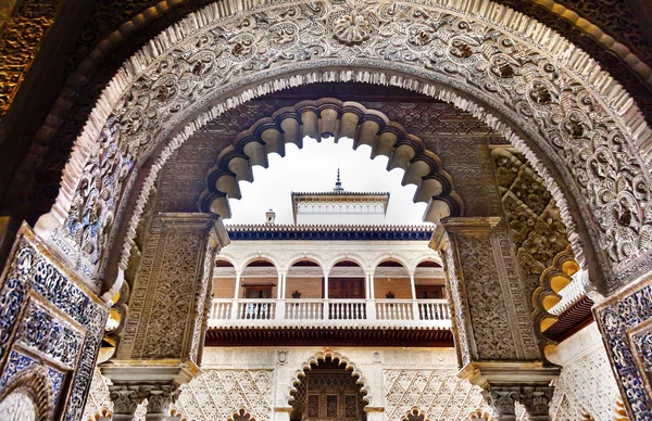 Courtyard of Maidens Arches Alcazar Royal Palace SevilleAndalusi — Stock Photo, Image