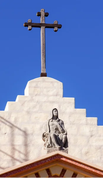 Meryem heykeli misyon santa barbara Kaliforniya çapraz — Stok fotoğraf
