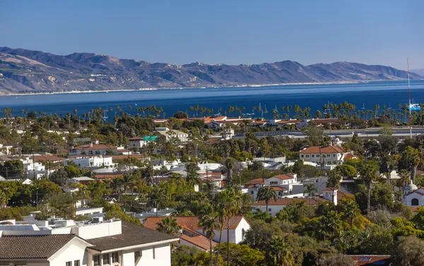 Byggnader kusten Stilla havet santa barbara Kalifornien — Stockfoto