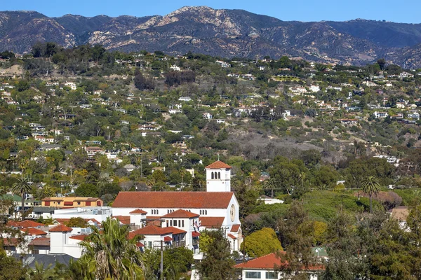 Weiß adobe methodistische Kirche beherbergt Berg santa barbara alifo — Stockfoto