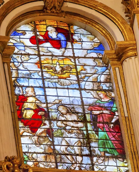 Doopsel gebrandschilderd glas basiliek kathedraal Andalusië granada Spanje — Stockfoto