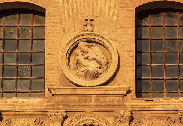 Madonna Jezusa statua fasada kościoła iglesia santa anna rio Dar — Zdjęcie stockowe