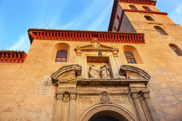 Kostel iglesia durante la eucarista peter james sochy věž ca — Stock fotografie