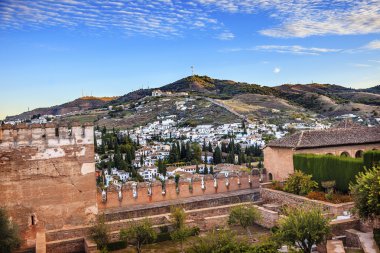 Alhambra sabah gökyüzü granada cityscape eski duvarları kiliseler andalu