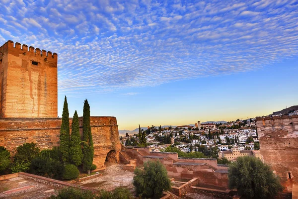 Alhambra sabah gökyüzü granada cityscape Endülüs İspanya kiliseleri — Stok fotoğraf