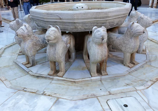 Alhambra Moorish Courtyard Lions Fountain Statue Granada Andalus — Stock Photo, Image
