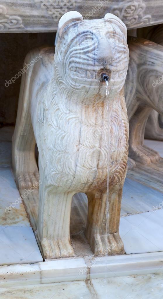 fuente de leones Alhambra patio morisco estatua granada andalus — Foto