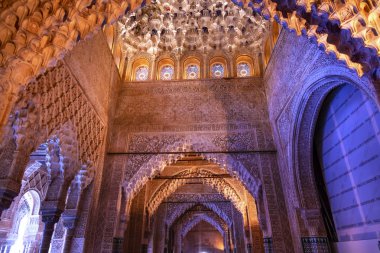 alhambra moo mavi kemer kare şeklinde tavan sala de los reyes