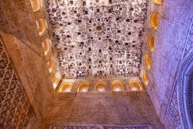 kare kubbeli tavan sala şeklinde de los reyes alhambra Mağribi w