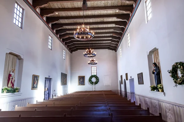 Mission san luis obispo de tolosa california basilika hölzerne bank — Stockfoto