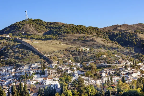 Granada Cityscape Wall Buldings Green Mountain Andalusia Spain — Stock Photo, Image
