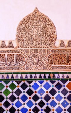 granada Endülüs İspanya Alhambra avlu Endülüs duvar tasarımları