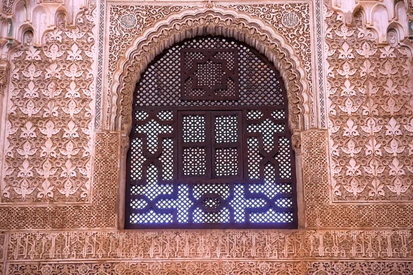 Alhambra venster Klasseur Moorse muur ontwerpt granada Andalusië spai — Stockfoto