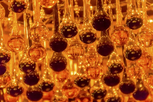Lampadario di vetro nero arancione gocce — Foto Stock