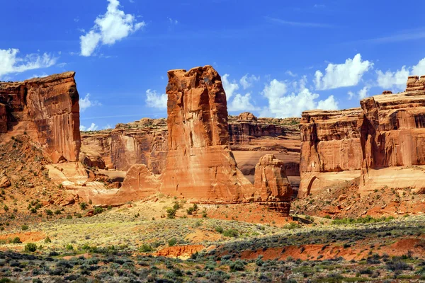 Torre de roca de las ovejas del cañón de las formaciones de roca de babel arcos nacional — Foto de Stock