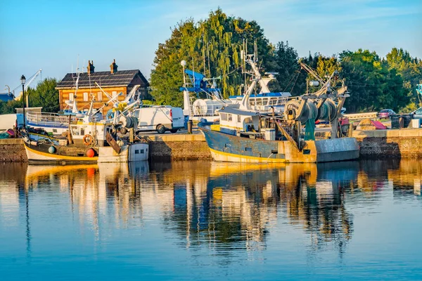 Colorido Comercial Arrastões Pesca Barcos Waterfront Reflexões Honfluer França Honfluer — Fotografia de Stock