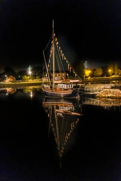 Färgglada Night Marina Segelbåtar Waterfront Reflektioner Inre Hamnen Honfluer Frankrike — Stockfoto