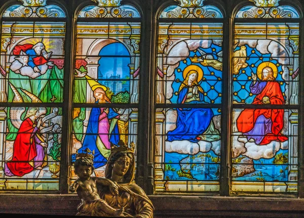 Maria Jezus Standbeeld Aankondiging Stained Glass Basilica Old Wooden Saint — Stockfoto