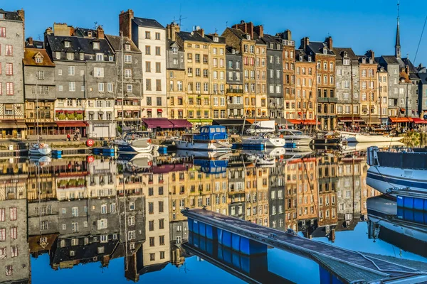 Colorful Morning Waterfront Reflections Negozi Ristoranti Inner Harbor Honfluer Francia — Foto Stock