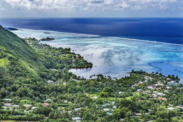 Renkli Dış Resif Mavi Evleri Moorea Tahiti Fransız Polinezyası Göl — Stok fotoğraf